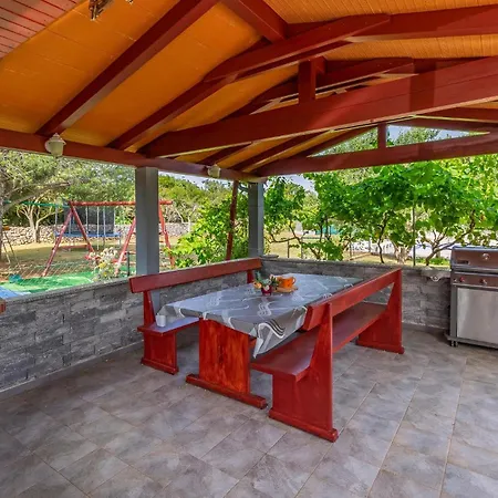 Vakantiehuis Cozy In With Outdoor Swimming Pool *