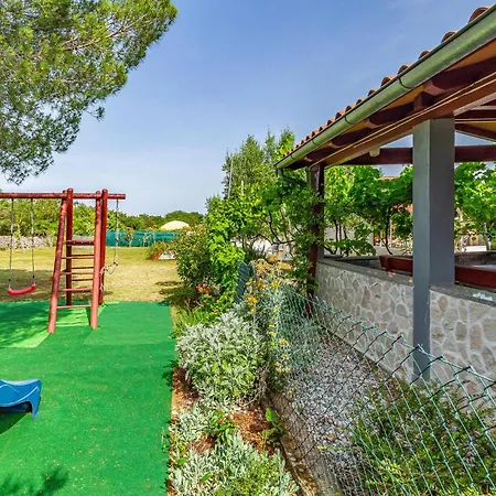 Holiday home Cozy In With Outdoor Swimming Pool