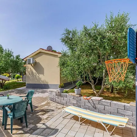 Cozy In With Outdoor Swimming Pool *